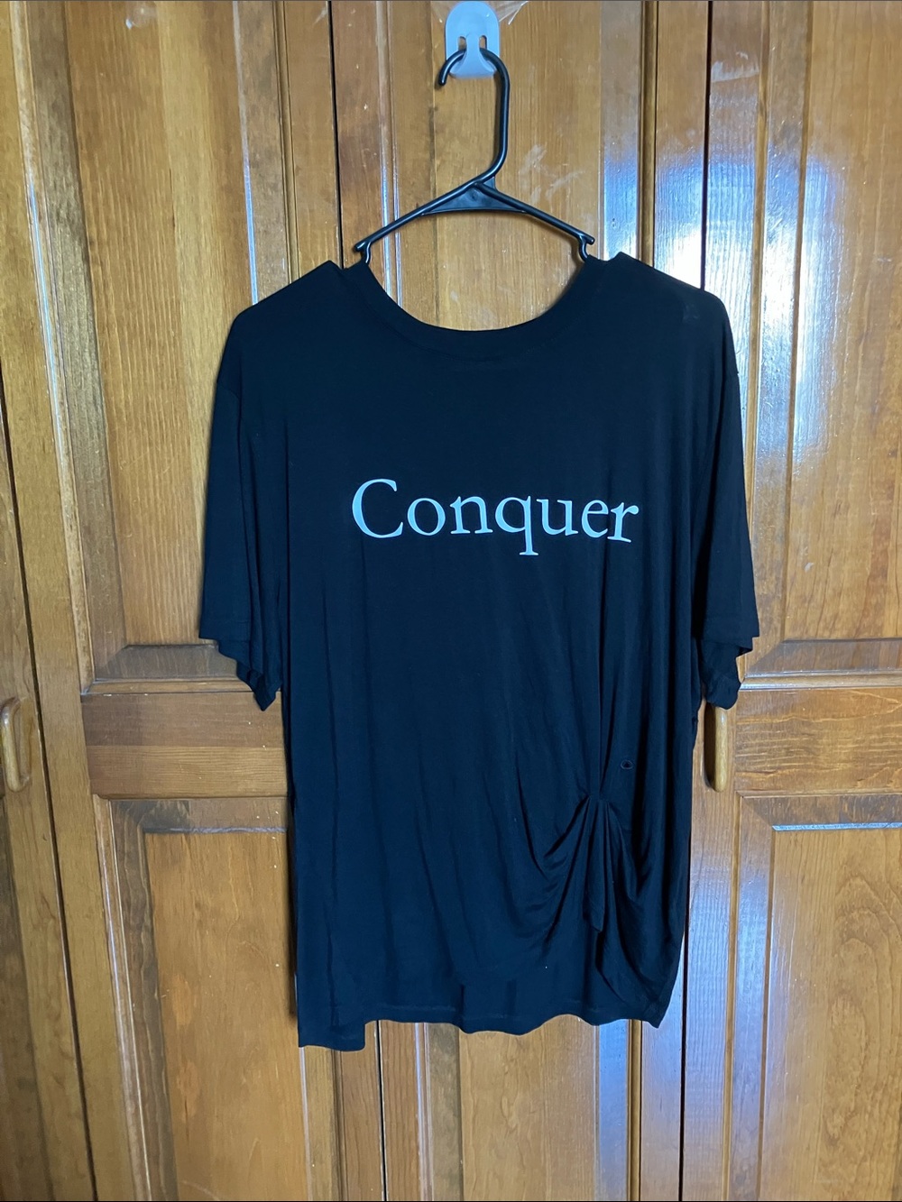 Conquer Graphic Short Sleeve Tee - Black& 6 free hair pins